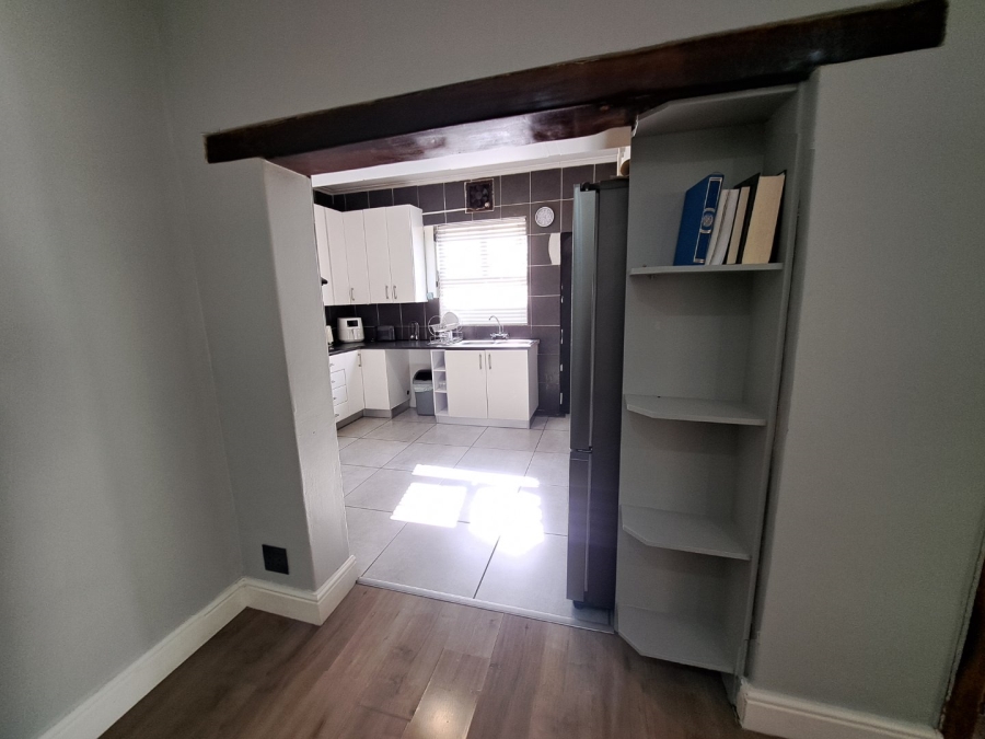 4 Bedroom Property for Sale in Lansdowne Western Cape